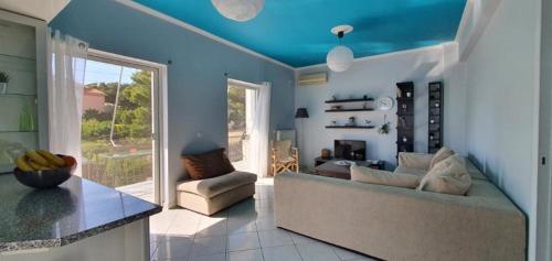 Vravrona Vacation Home next to Dolce Athens Attica Riviera! Airport shuttle in Artemida