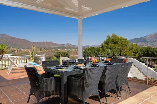 Villa Uno – Stunning 4 bedroom villa with pool, Málaga (photo 9)