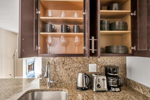 Rosslyn 1BR w WD Gym Pool 10 min to Metro WDC-355 in Arlington, USA