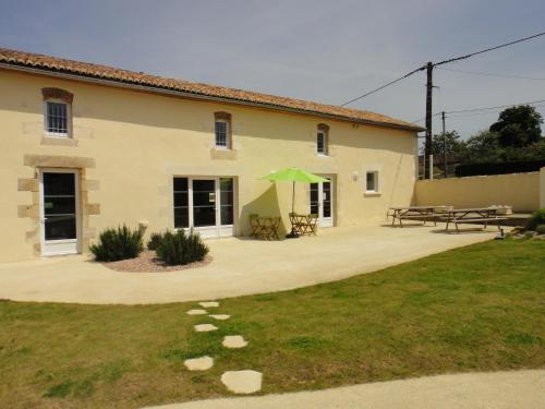 Entrance, Le Domaine du Luth in Vouille