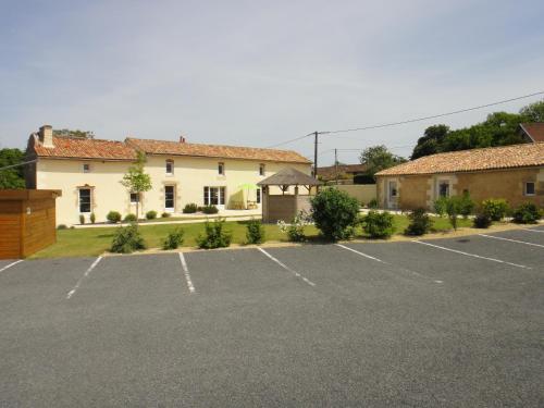 Entrance, Le Domaine du Luth in Vouille