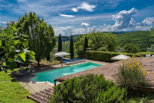 Have, Experience the charm of Tenuta Le Caselle, a cozy farmhouse surrounded by nature and comfort! in Subbiano