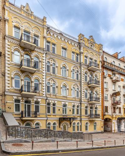 Queen Bee, Kiev (photo 8)
