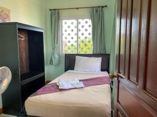 Single room, shared bathroom