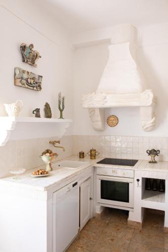 Kitchen, Maison d'artistes - Pavillon Southway in Mazargues