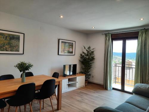 3 bedrooms, 6 beds