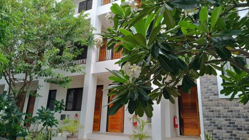 The Palines Apartment Hotel - Muntinlupa Near Evia