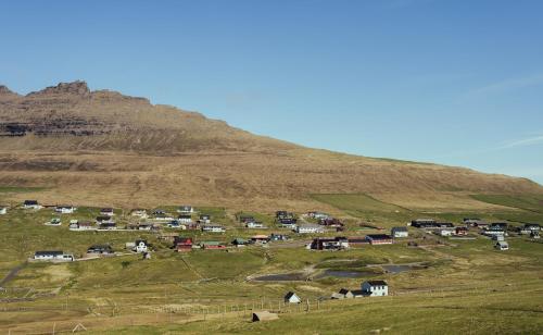 Alrededores, Sea and Mountain View - Scenic Village - 2BR House in Norðoyar