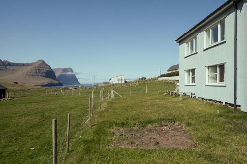 Θέα, Sea and Mountain View - Scenic Village - 2BR House in Norðoyar