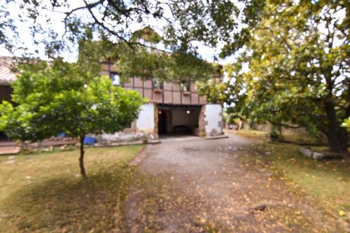 Casona con gran jardín