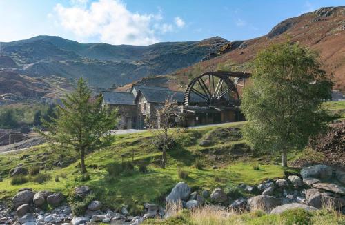 The Coppermines Mountain Cottages - Carpenters, Millrace, Pelton Wheel, Sleeps 14 gîte à louer Brim Fell