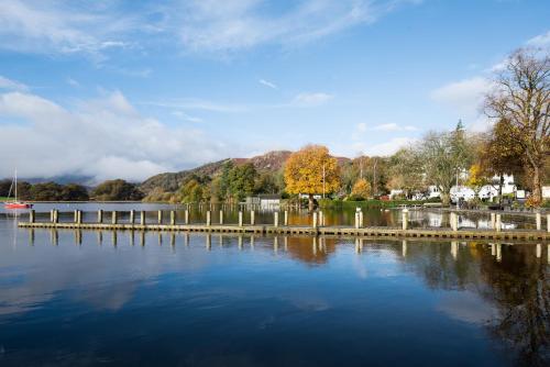 Regent Hotel By The Lake - image 12