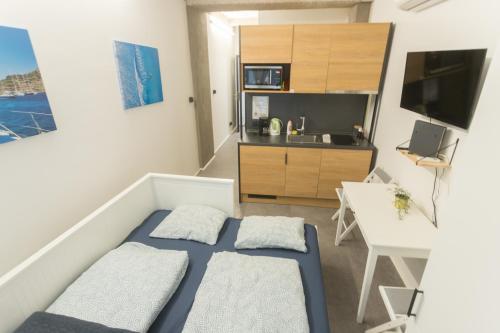 Peaceful Basement Apartment with Terrace & free GYM - image 11