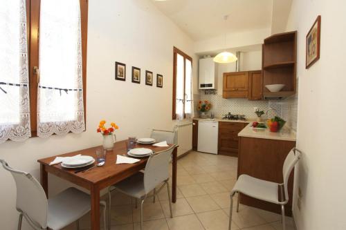 Dimora Pieri Room Type - Two-Bedroom Apartment with Terrace (Ginori) Dimora Pieri Room Type - Two-Bedroom Apartment with Terrace (Ginori)