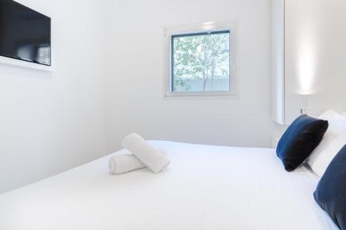 Two-Bedroom Apartment image 6