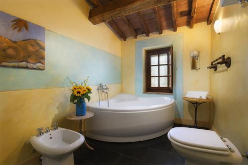 Зручності, PODERE SANTA CROCE 10, Emma Villas in Радікондолі