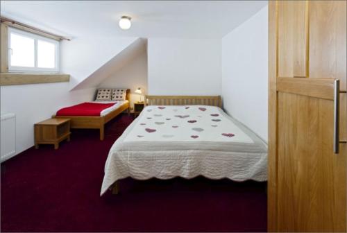 1 queen bed, 1 twin bed, 1 sofa bed