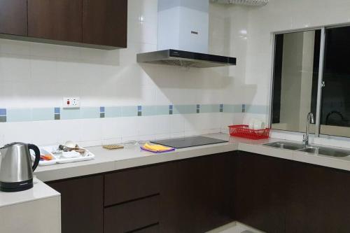 2. Luxury Kristal Condo 2 丹绒亚路高級市中心住宅 in Kepayan