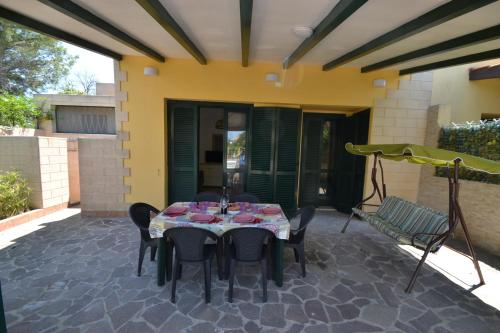 Gianira villa with shaded garden and Pt58 air conditioning