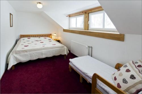 1 queen bed, 1 sofa bed