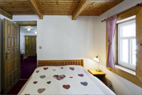 2 queen beds, 1 sofa bed