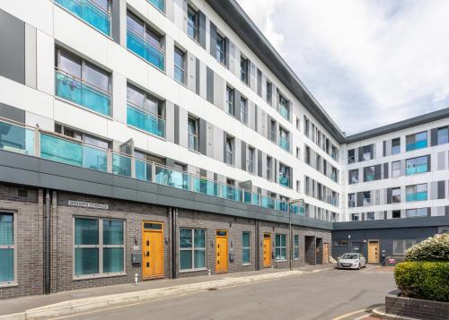 Buitenkant, 1 Bed Apartment - Redhill Central, Surrey, Gatwick #3 in Redhill West