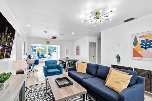 Bright 4 Bedrooms with Pool and Game Room near Hard Rock in Emerald Hills