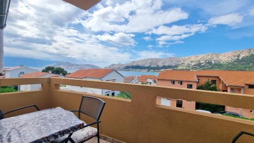 Two-Bedroom Apartment with Balcony and Sea View