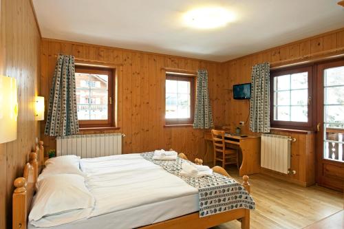 2 twin beds
