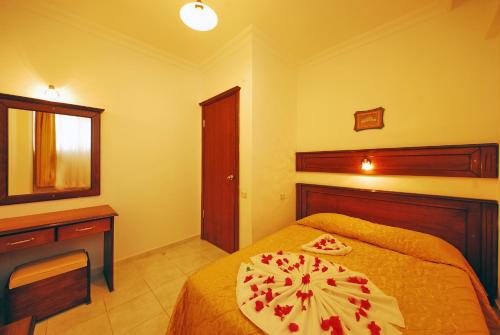 Pasahan Apart Hotel Pasahan Apart Hotel is perfectly located for both business and leisure guests in Marmaris. The property features a wide range of facilities to make your stay a pleasant experience. Service-minded staf