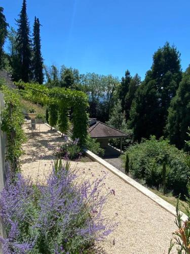 Stunning Villa overlooking lake