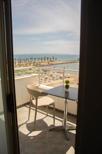 景色, Wave Beachfront Apartments in ドゥラス