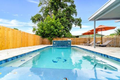 Hidden Gem 4 Bedroom Home with Private Pool & Game Room in Fort Lauderdale, USA