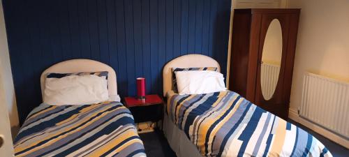 1 double bed, 3 twin beds