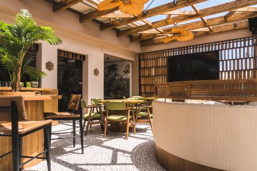 مطعم, فندق Canadian (Canadian Hotel) in Laganas