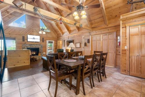 Luxury 2700 Sq Ft Log Cabin Private Hot Tub Game room Pool Table Best View - image 13
