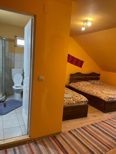 2 twin beds