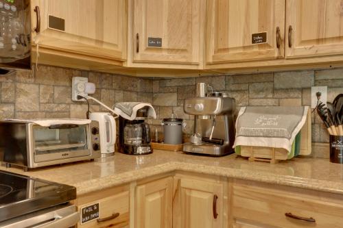 Private Cabin Rental in the Catskill Mountains! in Hamden, USA