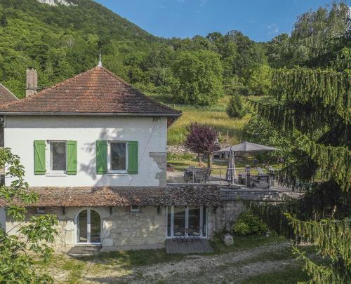 Viesnīcas āriene, Le gîte de la cascade (Le gite de la cascade) in Champagneux ciems