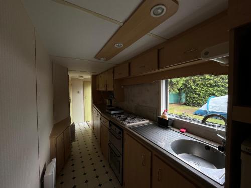 keuken, Autocamp Free Star - Mobilheimy in Strachotin