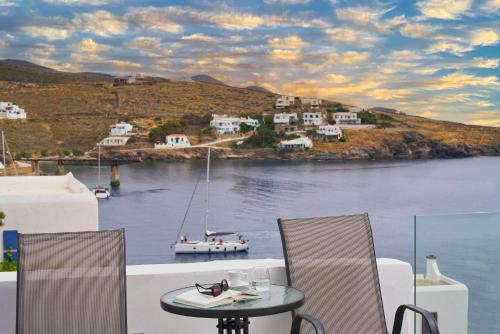 Skats, The Thermia Suites in Loutra (Kythnos)