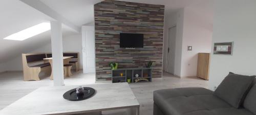 . Tina apartman