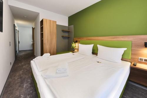 1 queen bed
