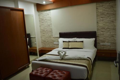Deluxe Double Room image 2