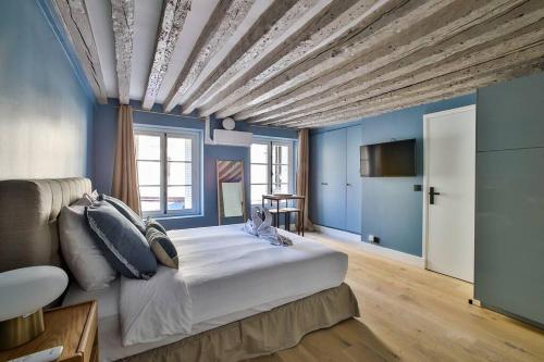 12.Typical Parisian Studio#Le Marais#Beaubourg#AC