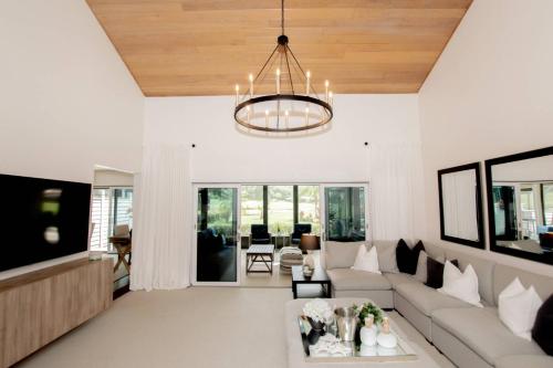 Timeless Treasure on Baywood Timeless Treasure on Baywood