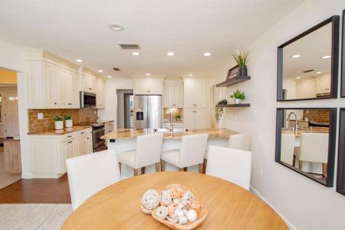 Timeless Treasure on Baywood Timeless Treasure on Baywood