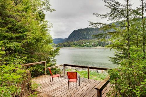 Juneau Vacation Home Stunning View and Beach Access