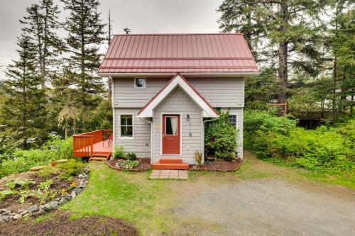 Juneau Vacation Home Stunning View and Beach Access