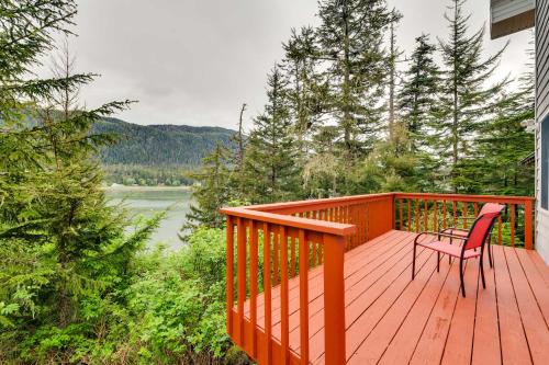 Juneau Vacation Home Stunning View and Beach Access